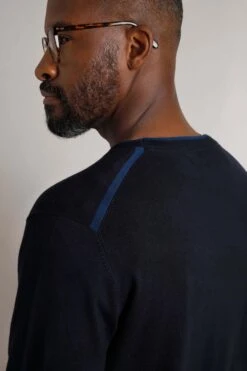 Noah Crew Neck Fine Knit Jumper Midnight -Everyday Luxe 116525