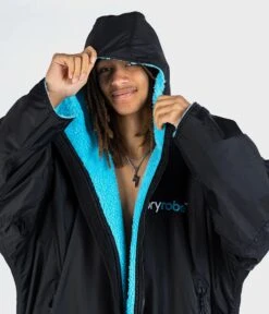 Dryrobe Advance Long Sleeve BLACK BLUE - RECYCLED -Everyday Luxe Black Blue 4 2024x2024 f9179bbb f9fc 498e 95ca 6b6bb210dec9
