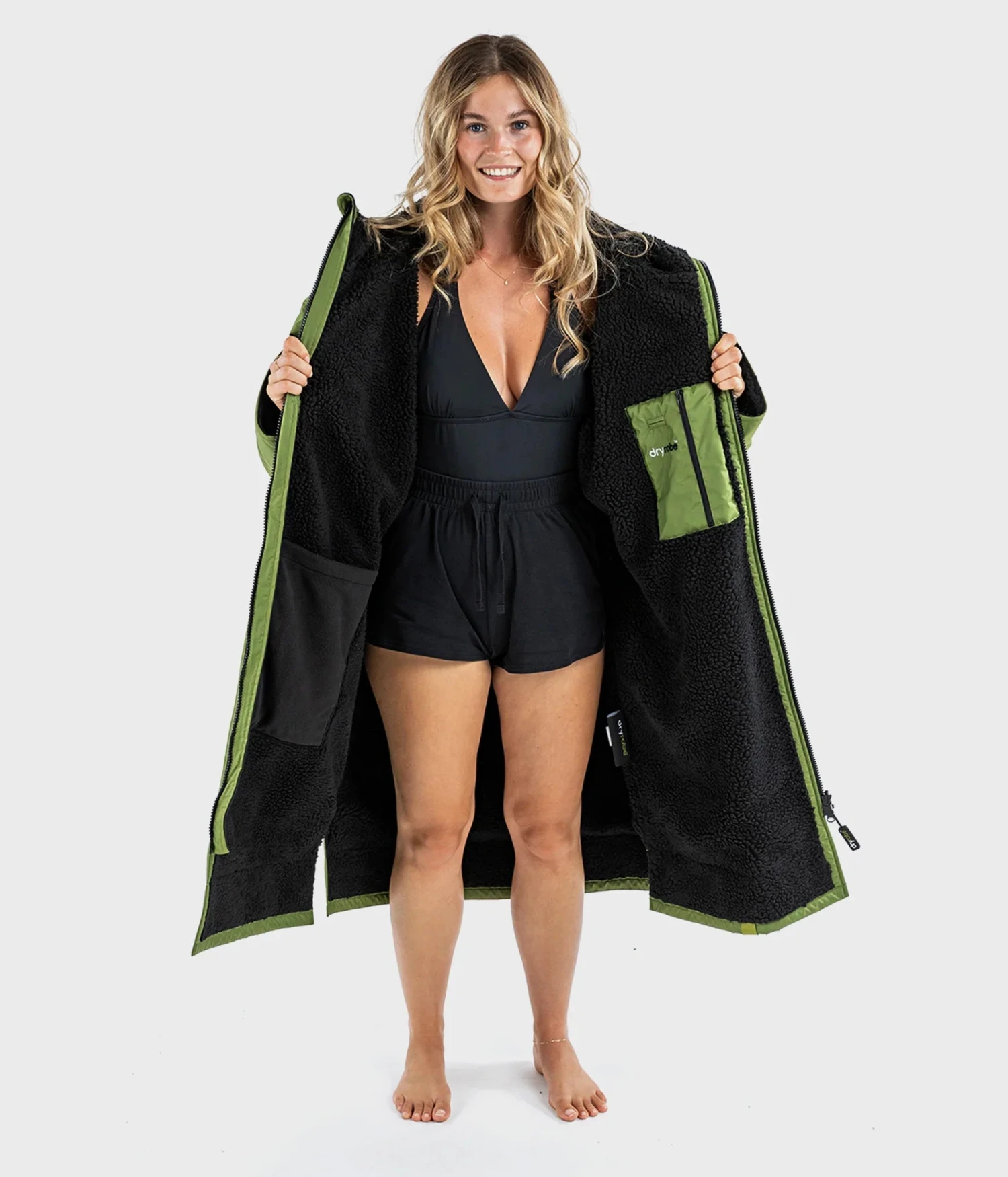 Dryrobe Advance Long Sleeve FOREST GREEN BLACK - RECYCLED 4 Dryrobe Advance Long Sleeve FOREST GREEN BLACK - RECYCLED - Image 2