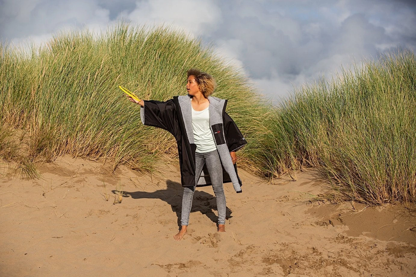 Dryrobe Advance Kids Short Sleeve BLACK PINK 6 Dryrobe Advance Kids Short Sleeve BLACK PINK - Image 4