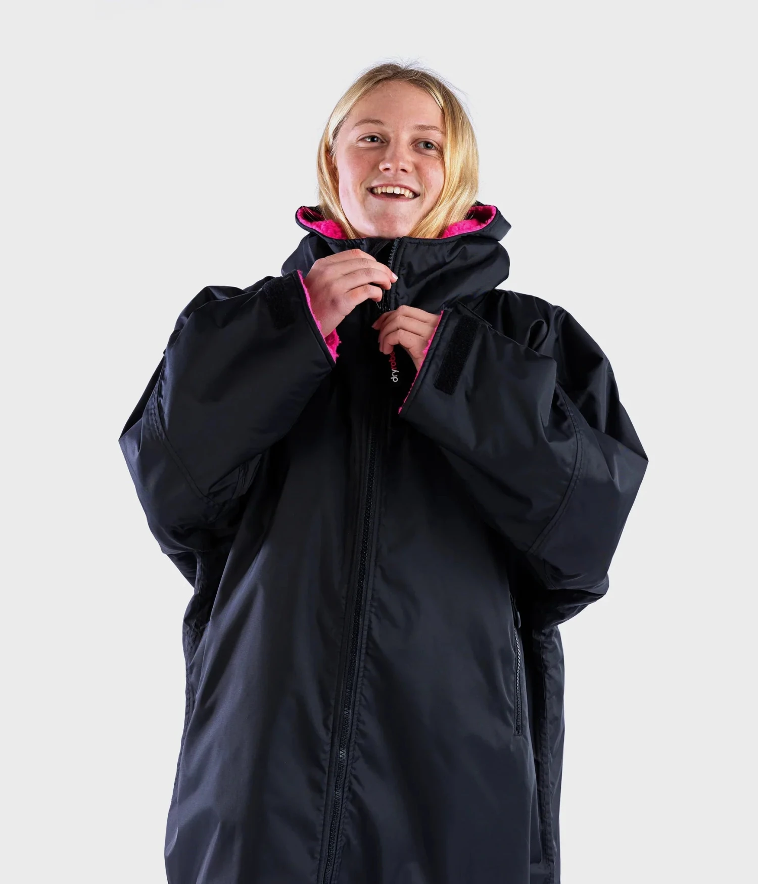 Dryrobe Advance Kids Long Sleeve BLACK PINK - RECYCLED 6 Dryrobe Advance Kids Long Sleeve BLACK PINK - RECYCLED - Image 4