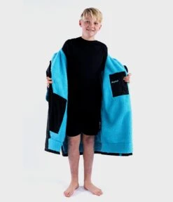 Dryrobe Advance Kids Short Sleeve BLACK BLUE -Everyday Luxe SS Black Blue 2 2024x2024 d5df1ff3 7d9a 479b 9a2b f57674f9865b