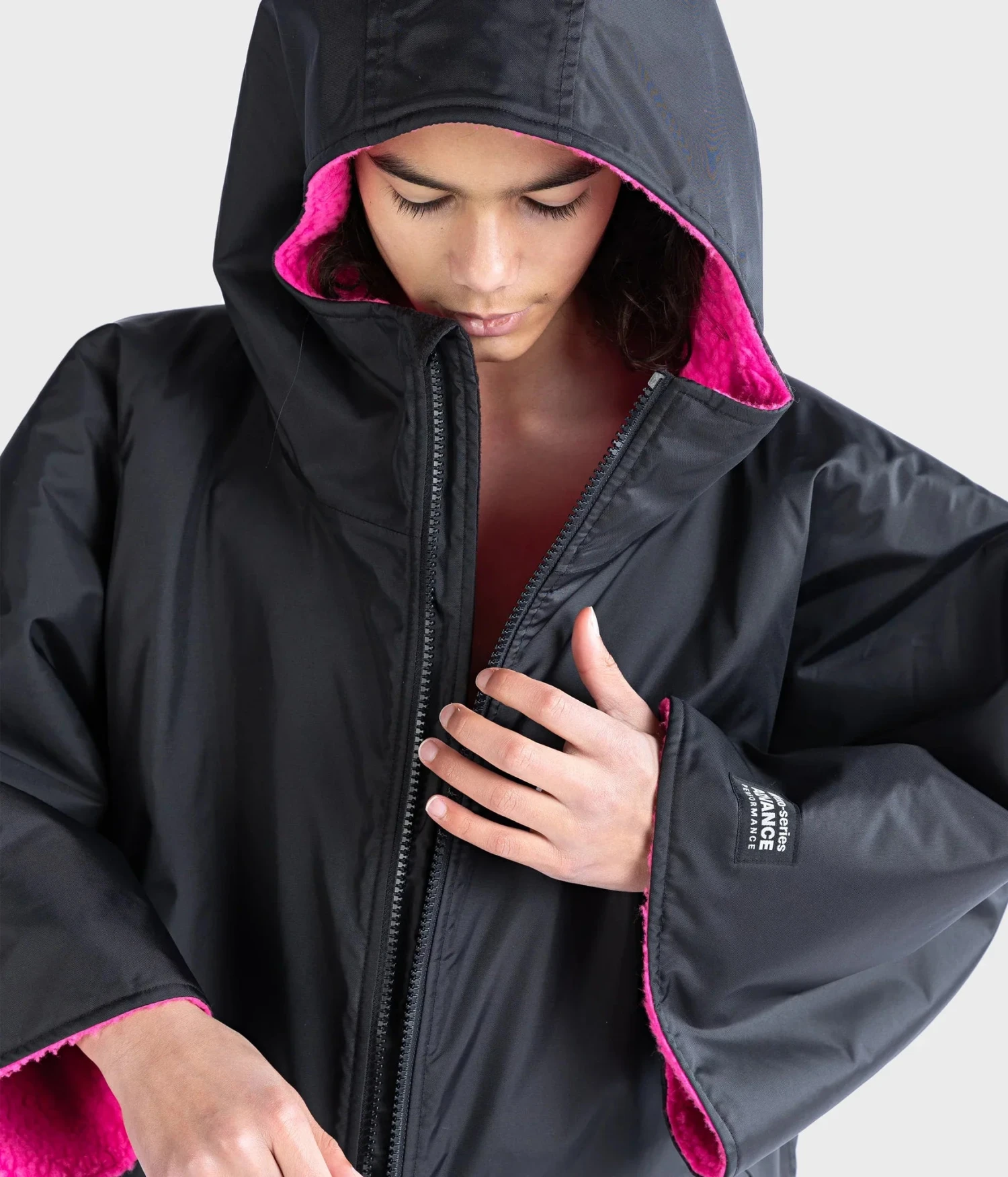 Dryrobe Advance Kids Short Sleeve BLACK PINK 7 Dryrobe Advance Kids Short Sleeve BLACK PINK - Image 5