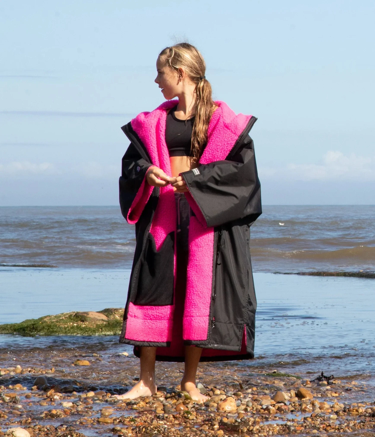 Dryrobe Advance Kids Short Sleeve BLACK PINK 9 Dryrobe Advance Kids Short Sleeve BLACK PINK - Image 7