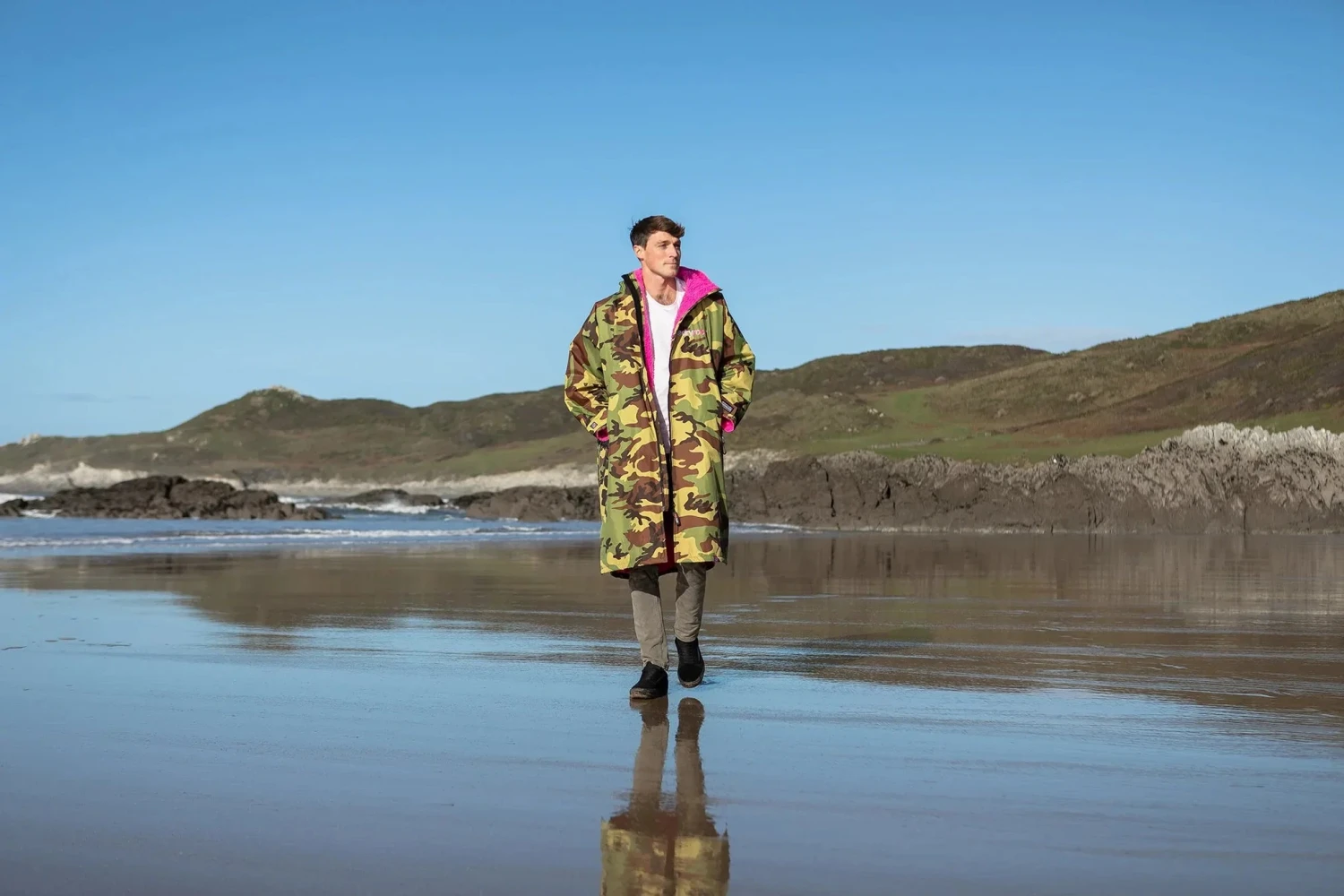 Dryrobe Advance Long Sleeve Camouflage Pink - RECYCLED 9 Dryrobe Advance Long Sleeve Camouflage Pink - RECYCLED - Image 7