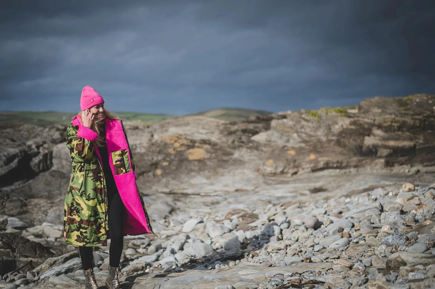 Dryrobe Advance Long Sleeve Camouflage Pink - RECYCLED 8 Dryrobe Advance Long Sleeve Camouflage Pink - RECYCLED - Image 6