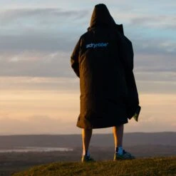 Dryrobe Advance Long Sleeve BLACK BLUE - RECYCLED -Everyday Luxe dryrobe LS BB 26 2024x2024 cf20035e 9e2d 47c1 a3db 5358bc8642f4